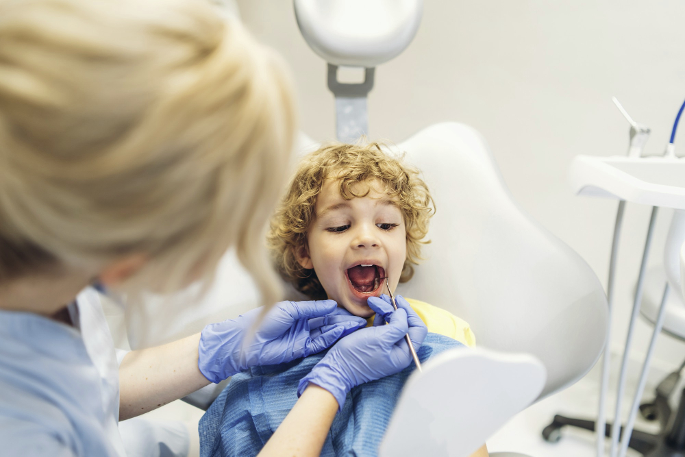 Bambini e paura del dentista: sedazione cosciente o anestesia totale?